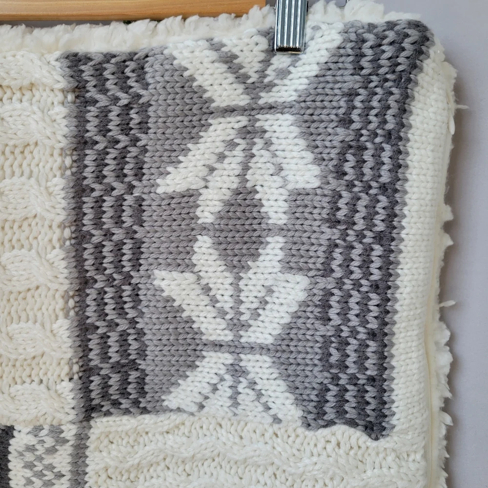 Pottery Barn  Patchwork Sweater Cable Knit Pillow Cover Gray Cream‎ 18